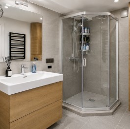 Framed shower enclosures