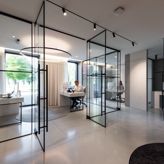 Glass partition walls