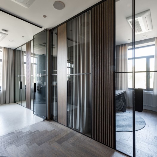 Glass partition walls