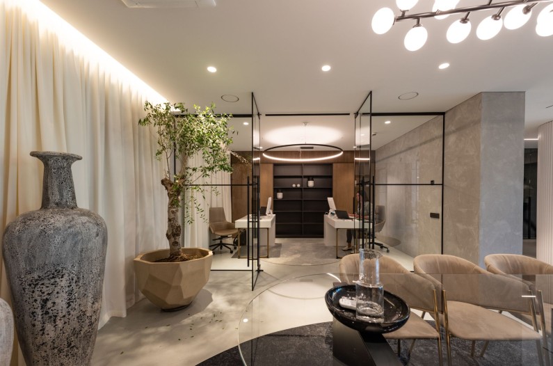 Glass partition walls